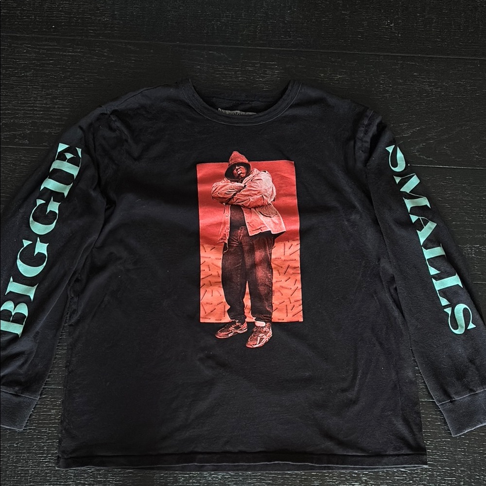 The Notorious B.I.G. Men’s XXL Biggie Smalls Long Sleeve Graphic T-Shirt.